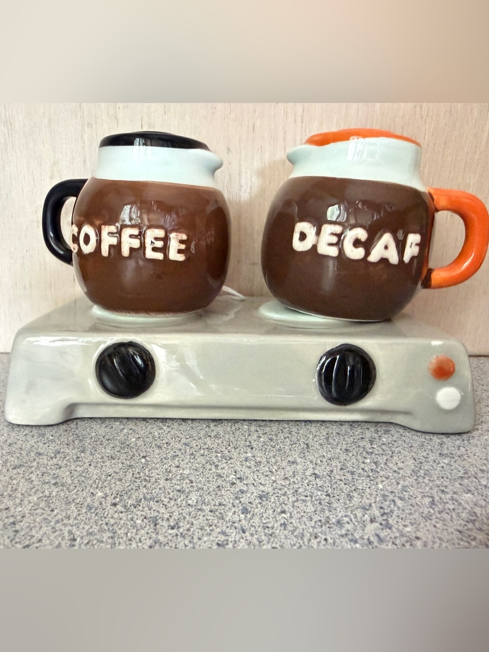 New Crate & Barrel Salt & Pepper Shaker Set Coffee Pot & Decaf with Stand Retro